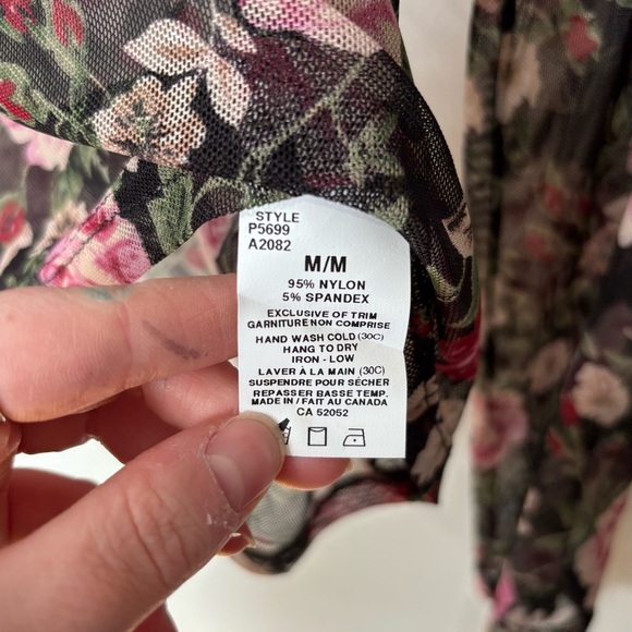 🎉3/25$🎉 🌹 Floral Sheer Mesh Long Sleeve Top – Medium (NWT) 🌹 - Picture 3 of 4